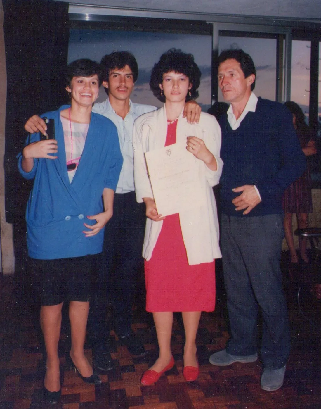 Toñito con sus hijos en 1985